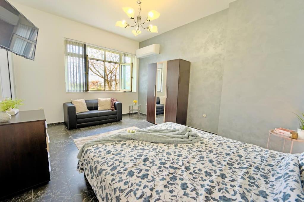 Cozy 1-Bedroom Flat In The Very Center Of Σόφια Εξωτερικό φωτογραφία
